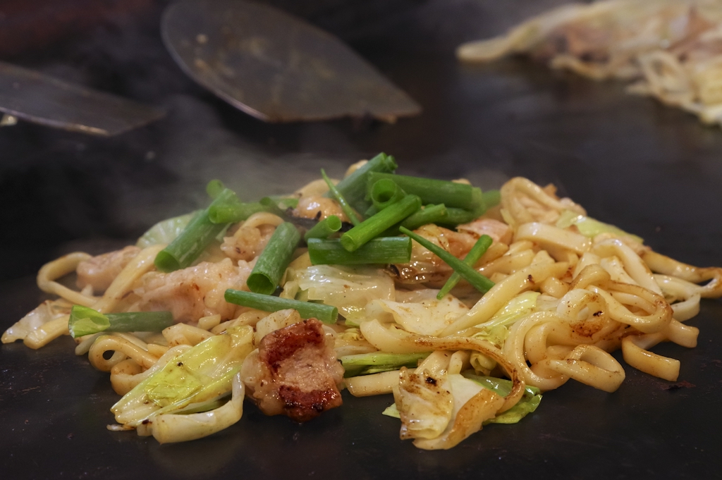 佐用町ひまわり畑の開花状況2026|ホルモン焼きうどんのランチ情報も ホルモン焼きうどん